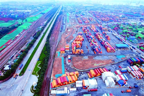 山东港口国庆生产繁忙,吞吐量实现双增长。